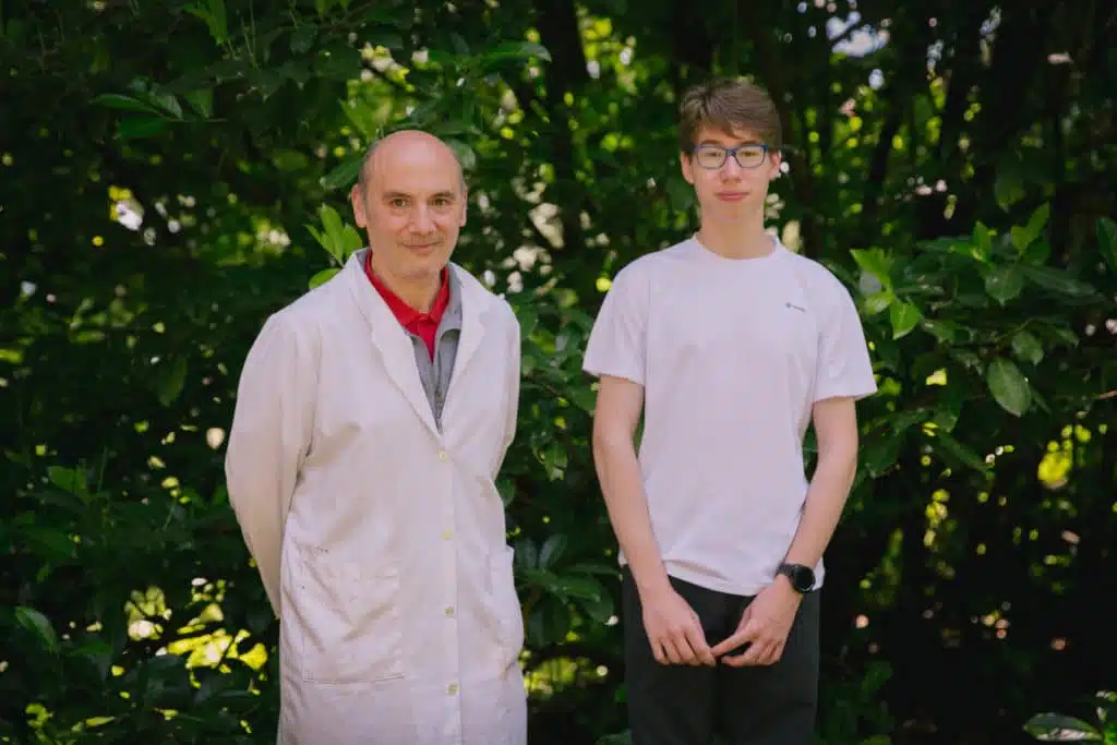 Alumno y profesor-pose pasivo