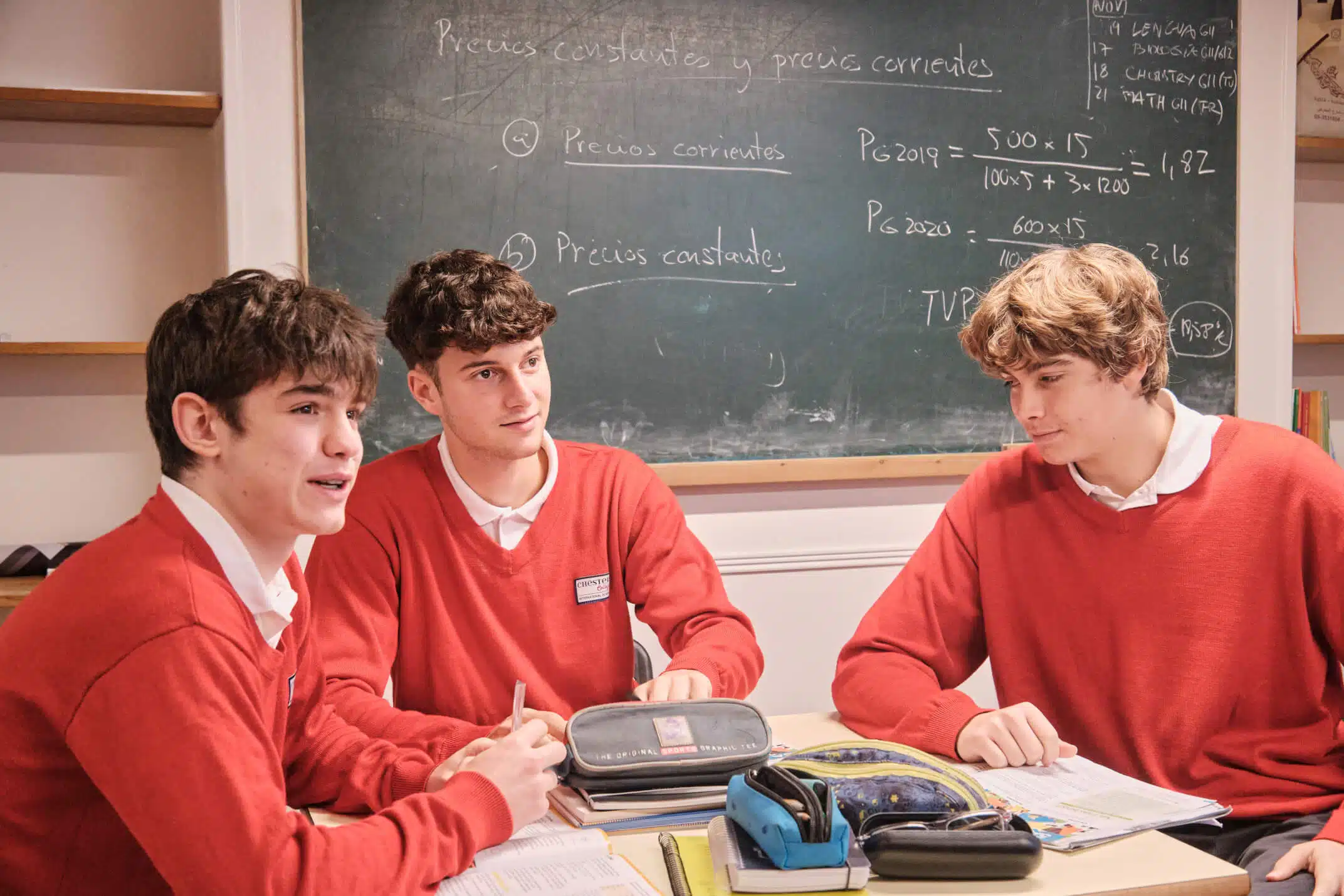 Alumnos durante una clase