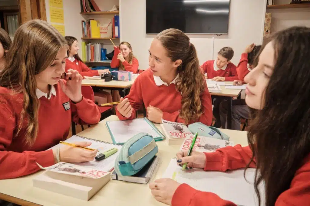 Grupo de alumnas y alumnos de Secundaria en Chester College en Santiago de Compostela